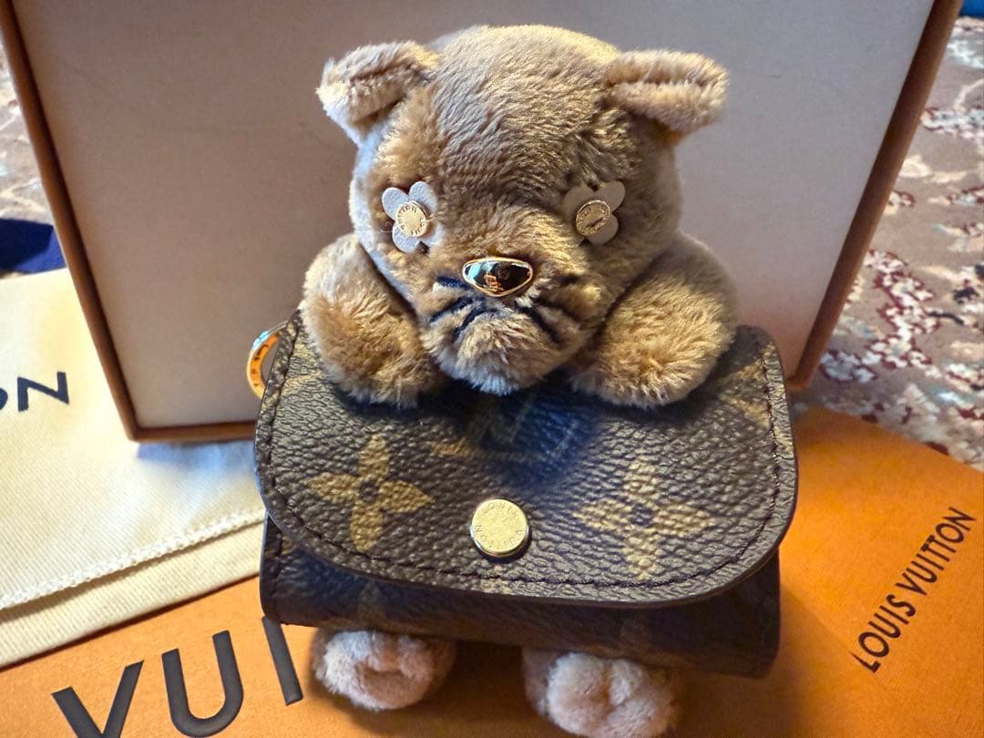 Louis Vuitton ぬいぐるみ型AirPodsケース