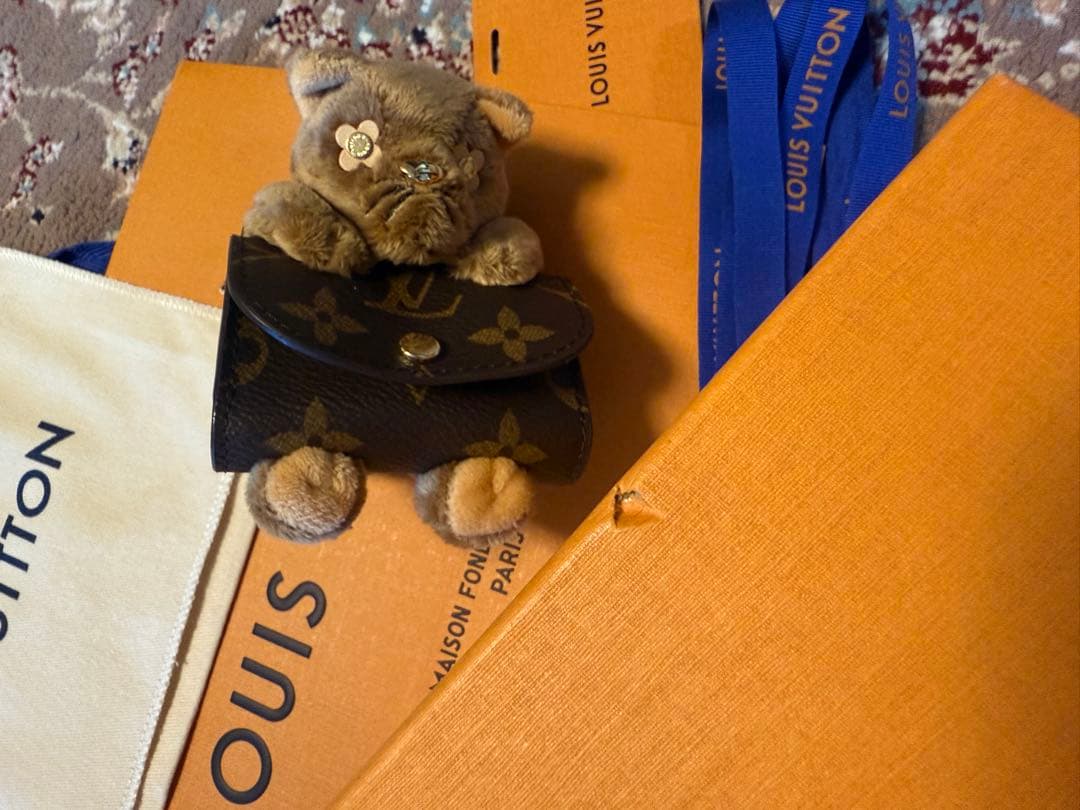 Louis Vuitton ぬいぐるみ型AirPodsケース