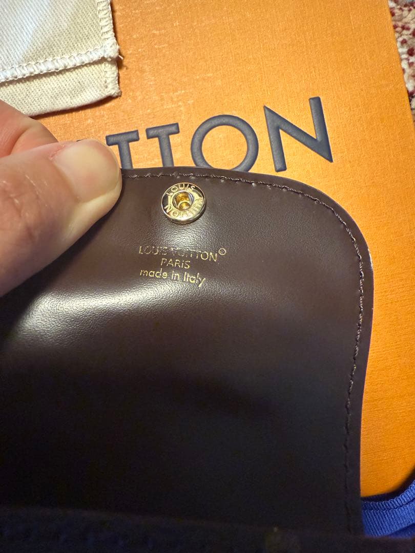 Louis Vuitton ぬいぐるみ型AirPodsケース