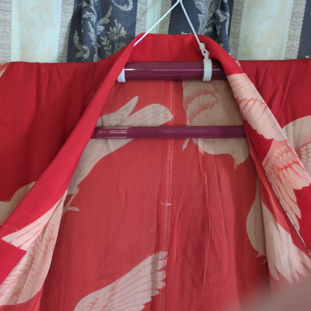 ぽ*ょ様 超珍品　正絹　超珍品極細縮緬　 赤地可愛い鳩沢山　長襦袢