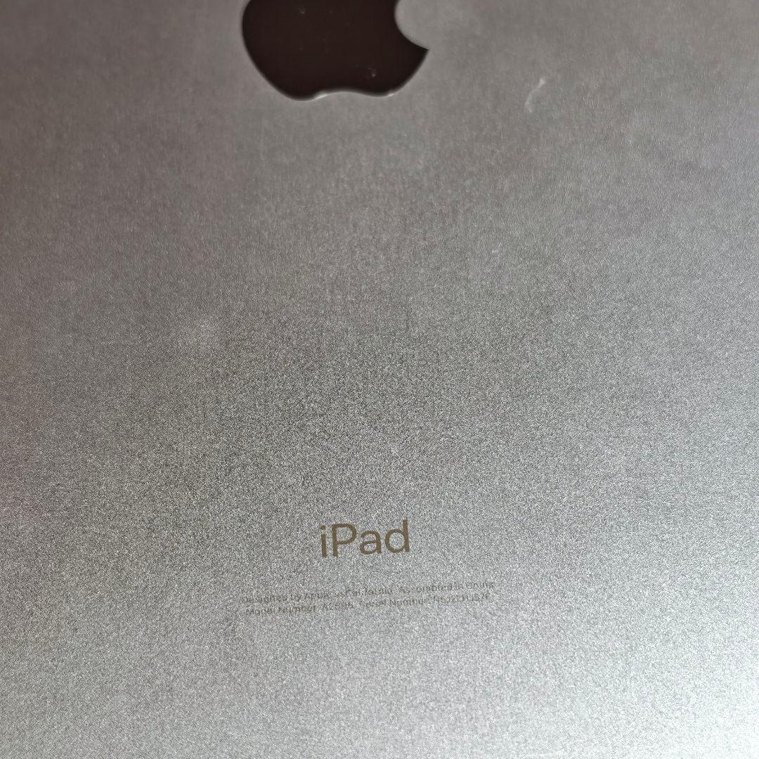 格安⭐️無印　iPad 第10世代　256GB シルバー　角に傷有り