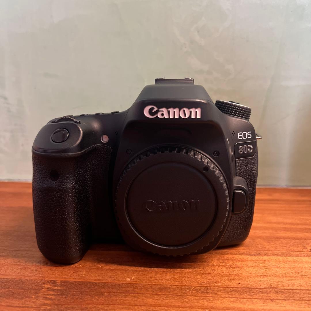 Canon EOS 80Dデジタル一眼レフカメラ・標準ズームレンズ＆単焦点レンズ
