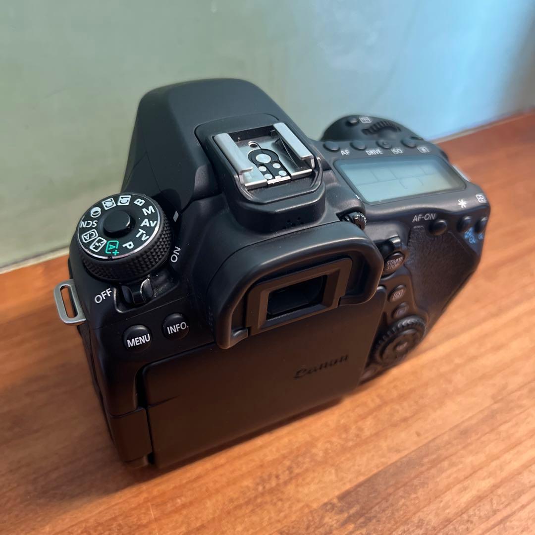 Canon EOS 80Dデジタル一眼レフカメラ・標準ズームレンズ＆単焦点レンズ