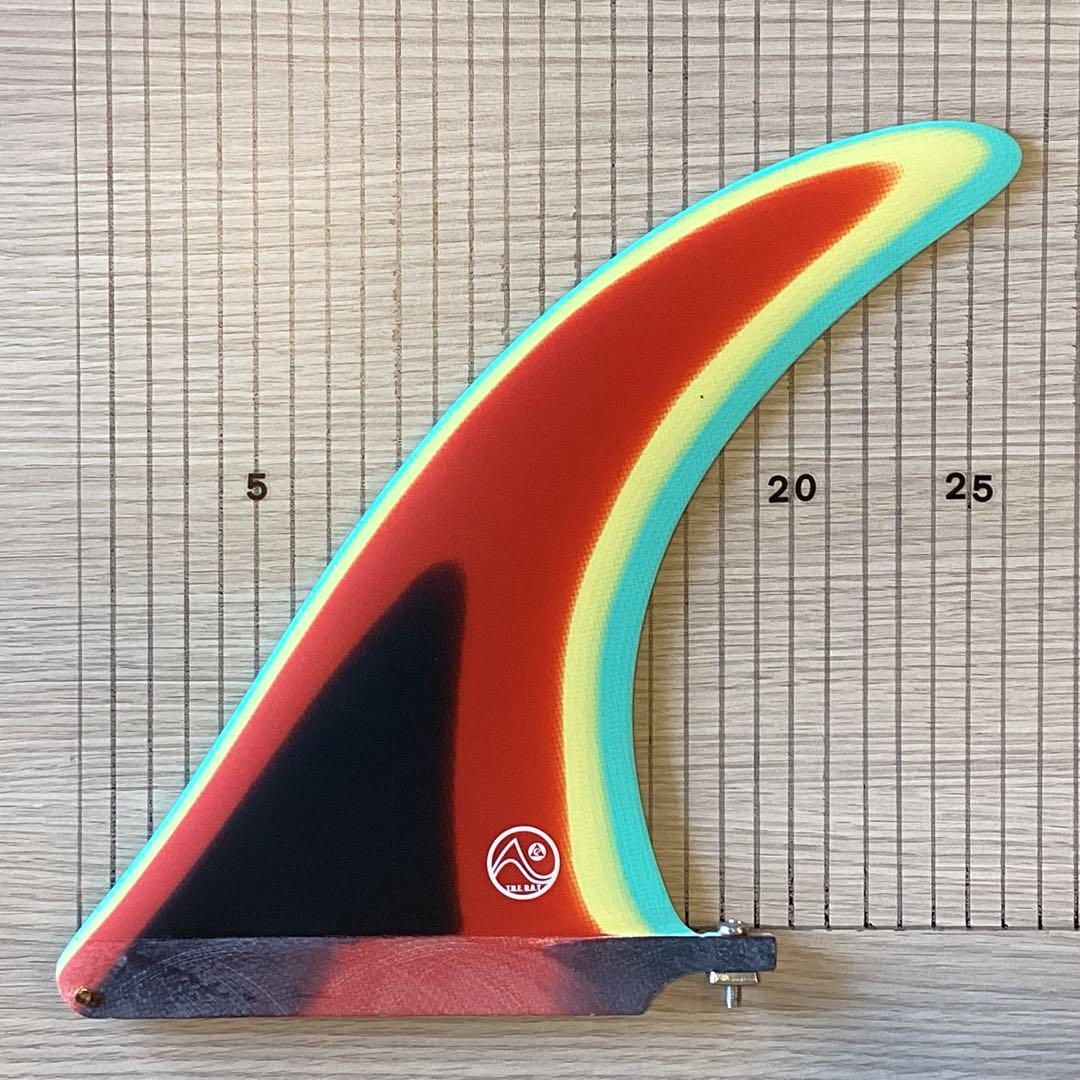 新品未使用シングルフィン9インチ　ブラック×レッド、 スクリュー付き