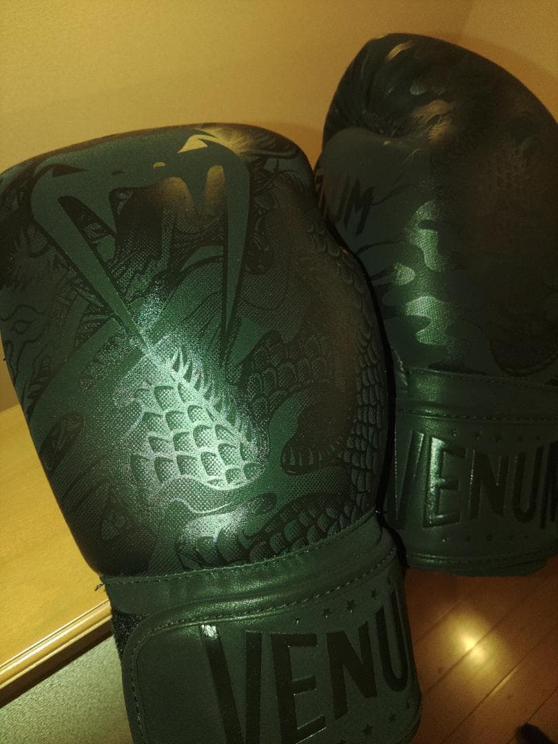 【14oz】 VENUM ボクシンググローブ 【黒】