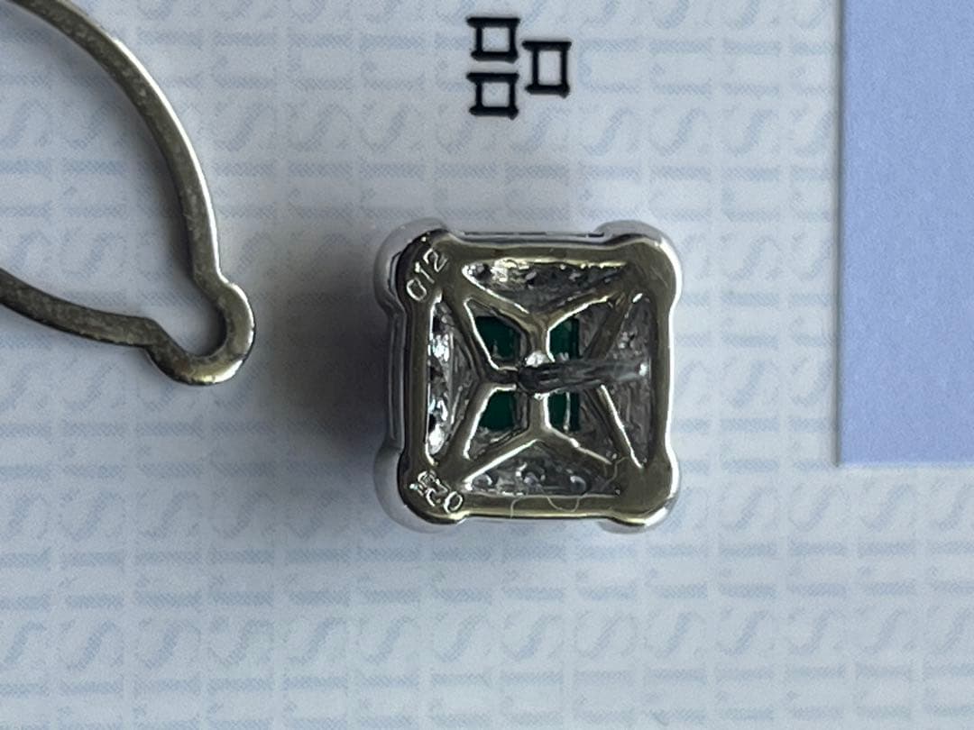 Pt850 天然エメラルド タイタック 鑑別書付