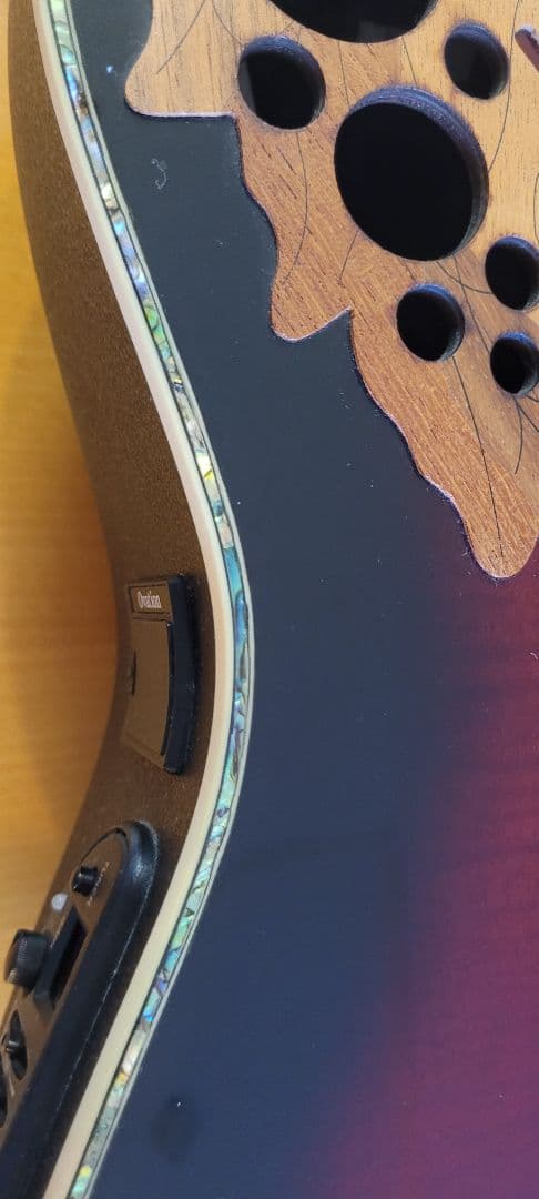 オベーションのエレアコギター CELEBRITY CC-44