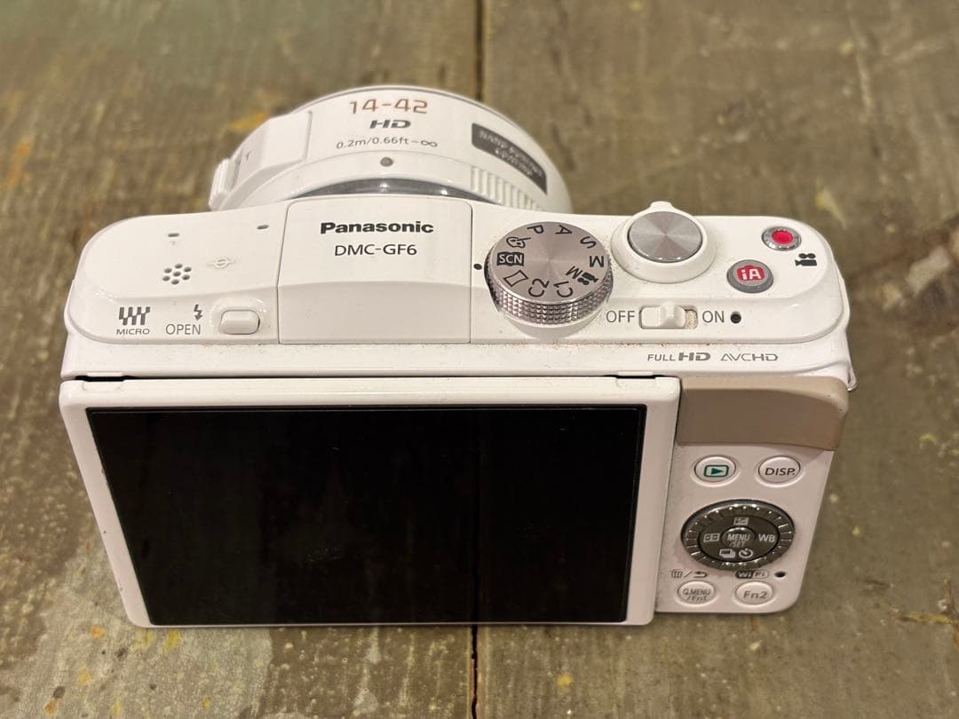 Panasonic Lumix DMC-GF6 ホワイト 14-42mm 一眼