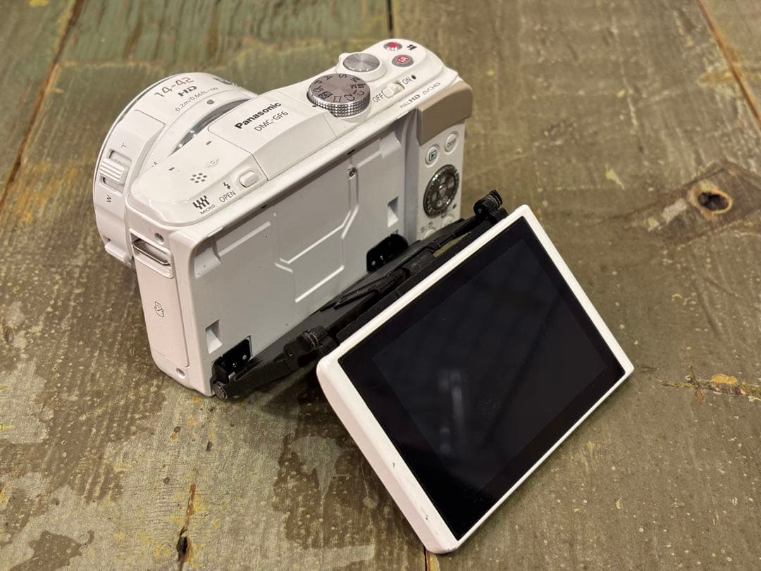 Panasonic Lumix DMC-GF6 ホワイト 14-42mm 一眼