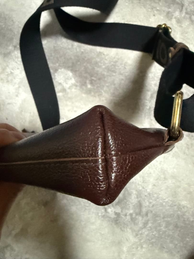 イルビゾンテブラウンレザー　ショルダーバッグ