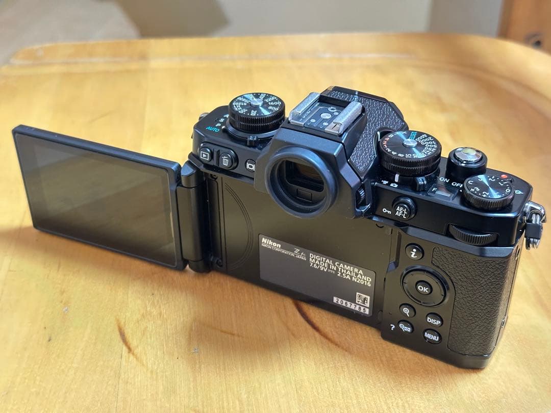 Nikon Zfc レンズキット 「撮影枚数111枚」とおまけ付き