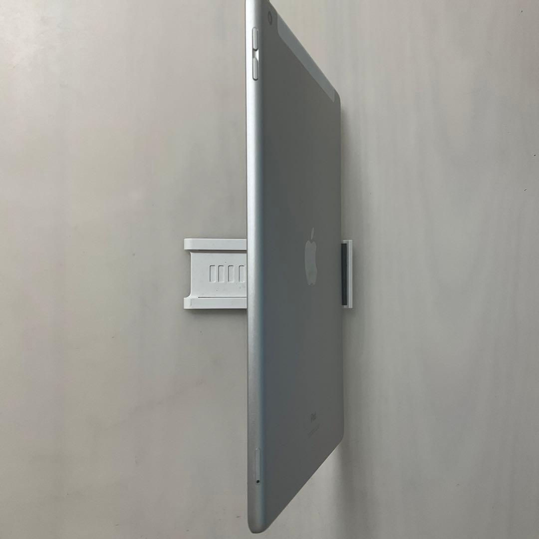 iPad 第8世代　32GB Wi-Fi➕cellular