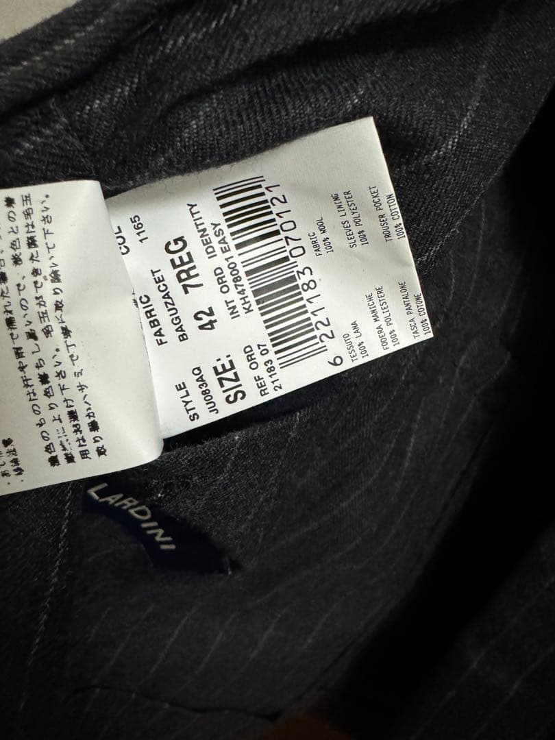 LARDINI ストライプスーツ ダークグレー