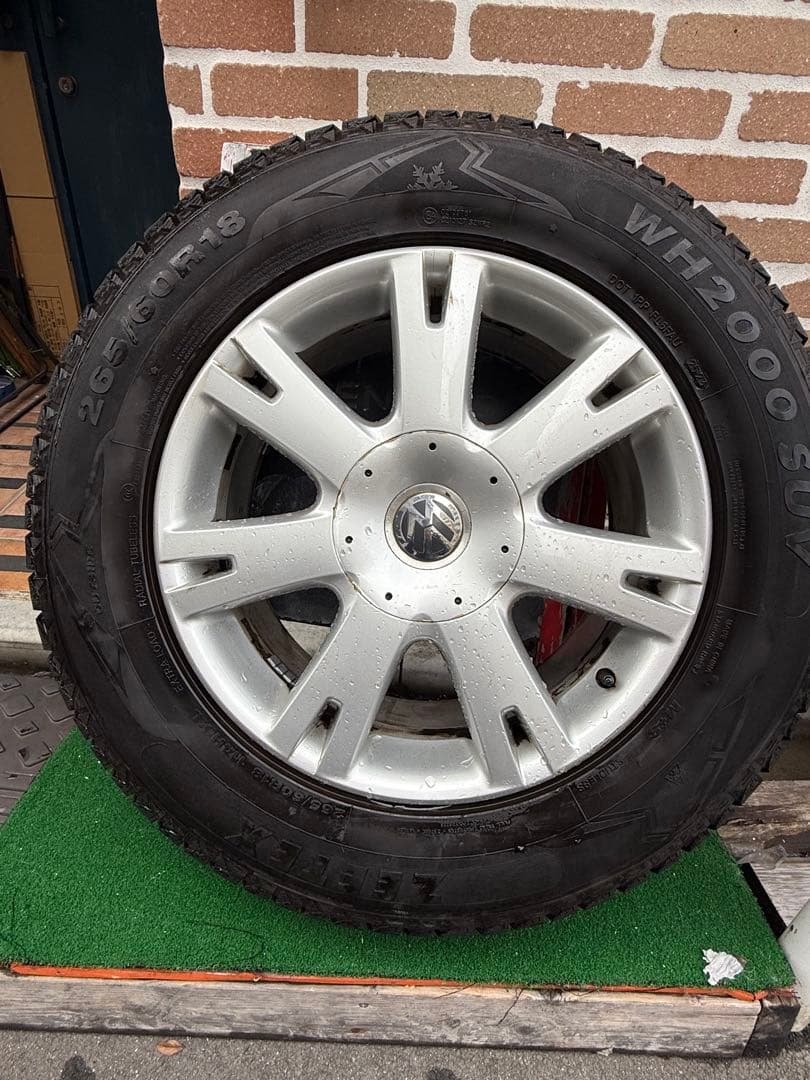 フォルクスワーゲン18インチトゥワレグホイール×スタッドレス 265/60R18