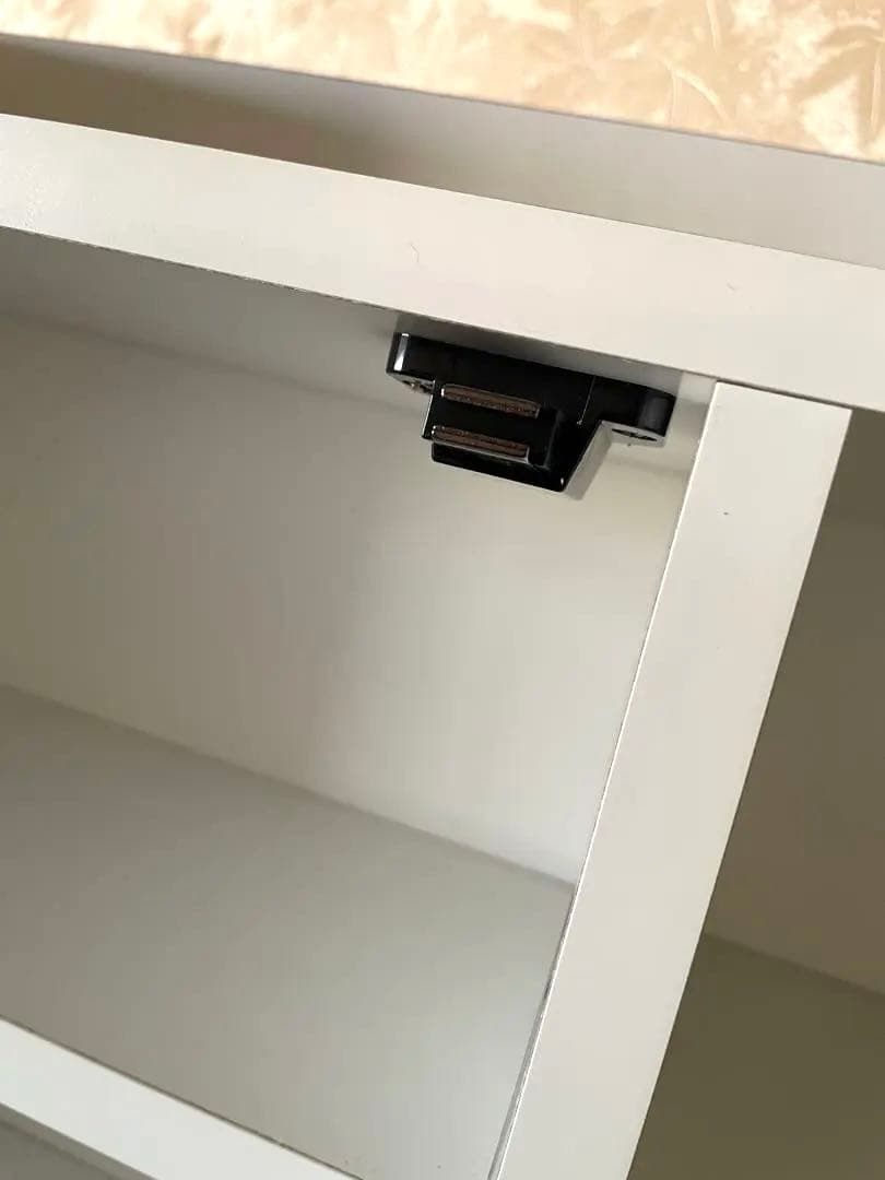 ホワイト木製キッチンカウンター 左右ガラス棚付き