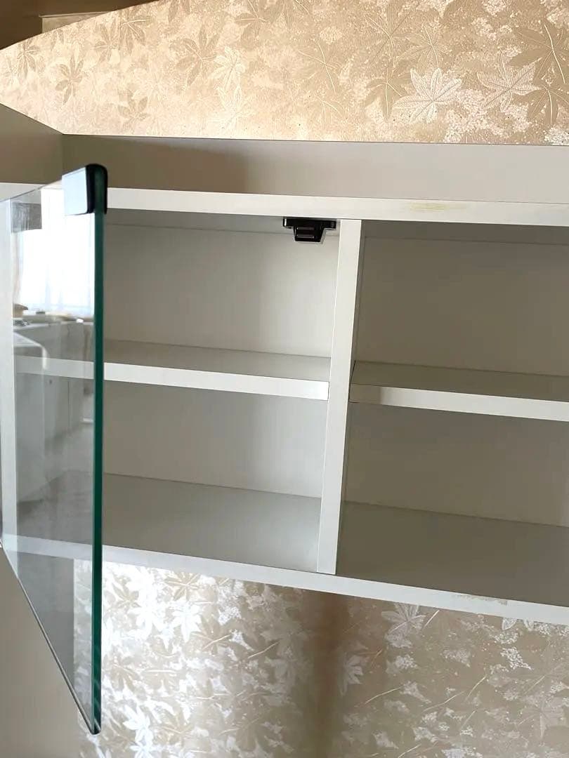 ホワイト木製キッチンカウンター 左右ガラス棚付き