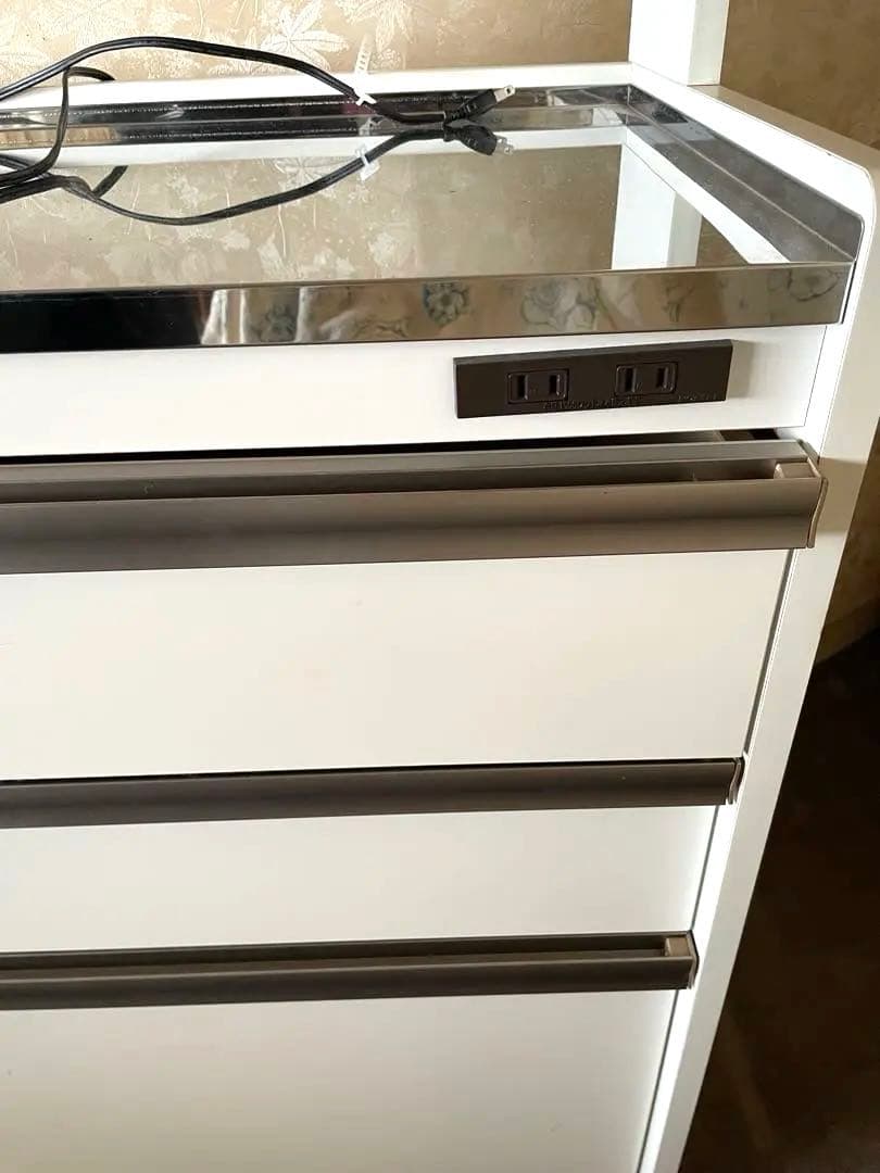 ホワイト木製キッチンカウンター 左右ガラス棚付き