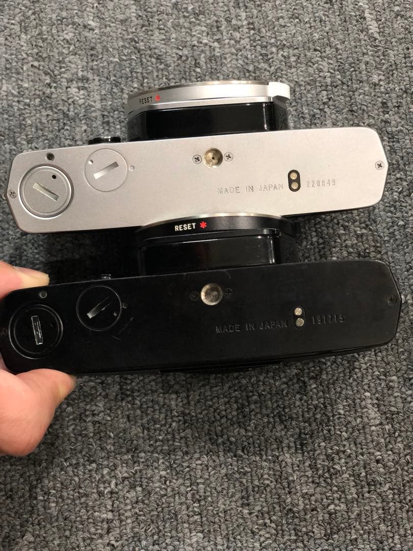 Olympus OM-2 シルバー ブラック フィルムカメラ　2個　002