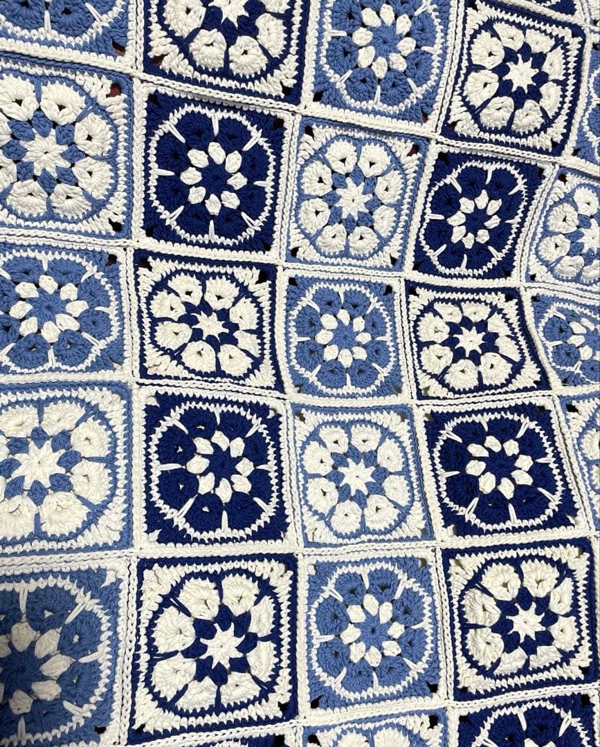 ハンドメイド　マルチカバー　大判サイズ　モチーフつなぎ　アフリカンフラワー