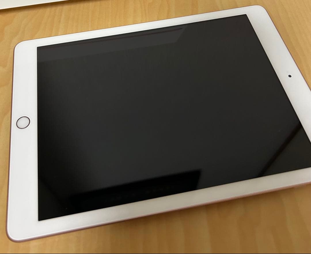 iPad 9.7インチ Wi-Fiモデル 32GB MRJN2J/A ゴールド