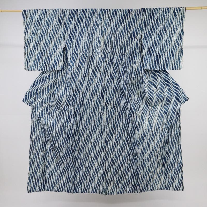 《しぼり◆浴衣■折縫い絞り◆ゆるやか流線模様■濃紺◆木綿夏着物◆US7-14》