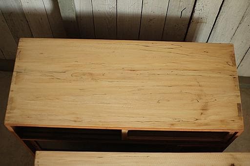 古い木枠のガラス戸棚　木製引き出し8杯