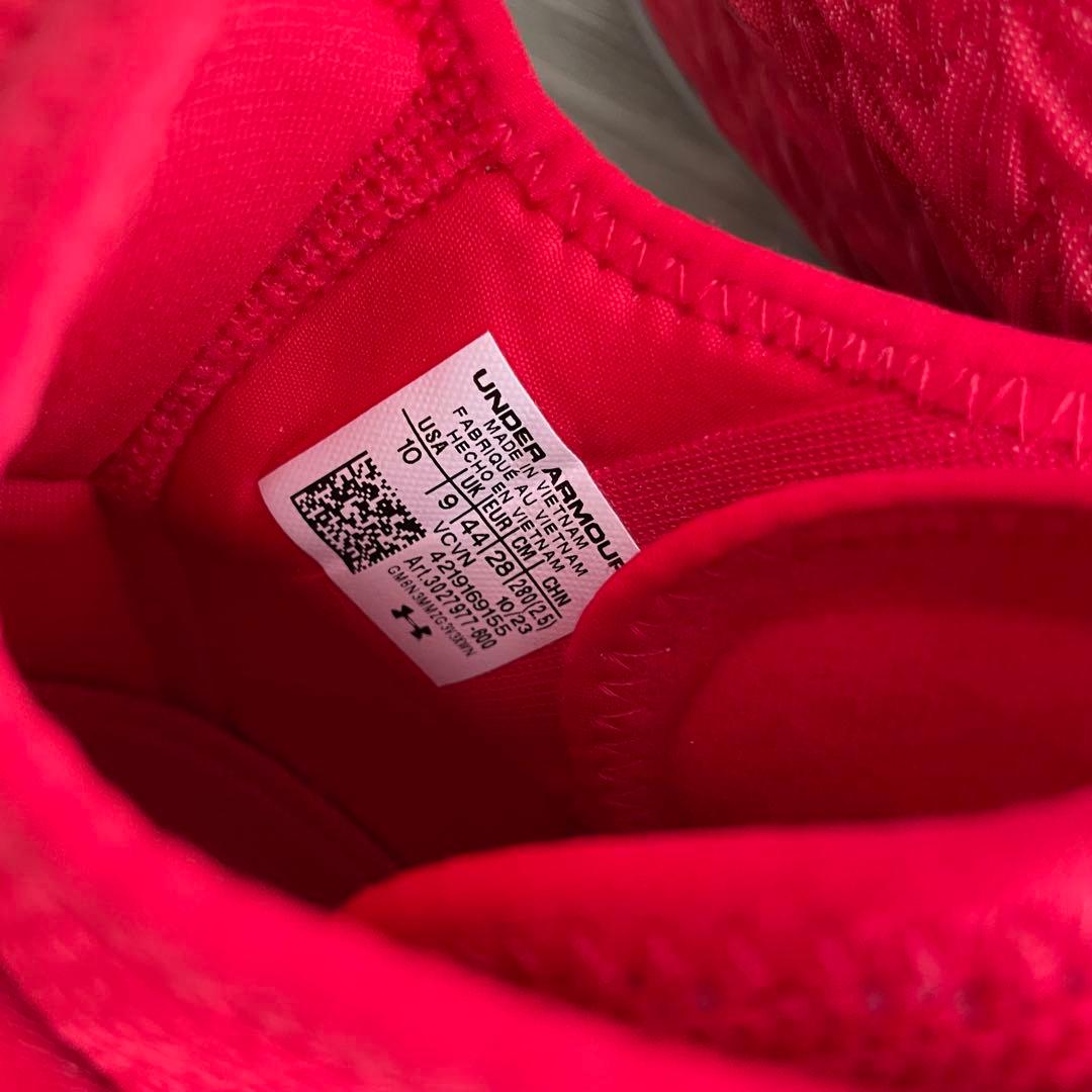 週末セール【新品】Under Armour スポットライト 4.0 MC 28