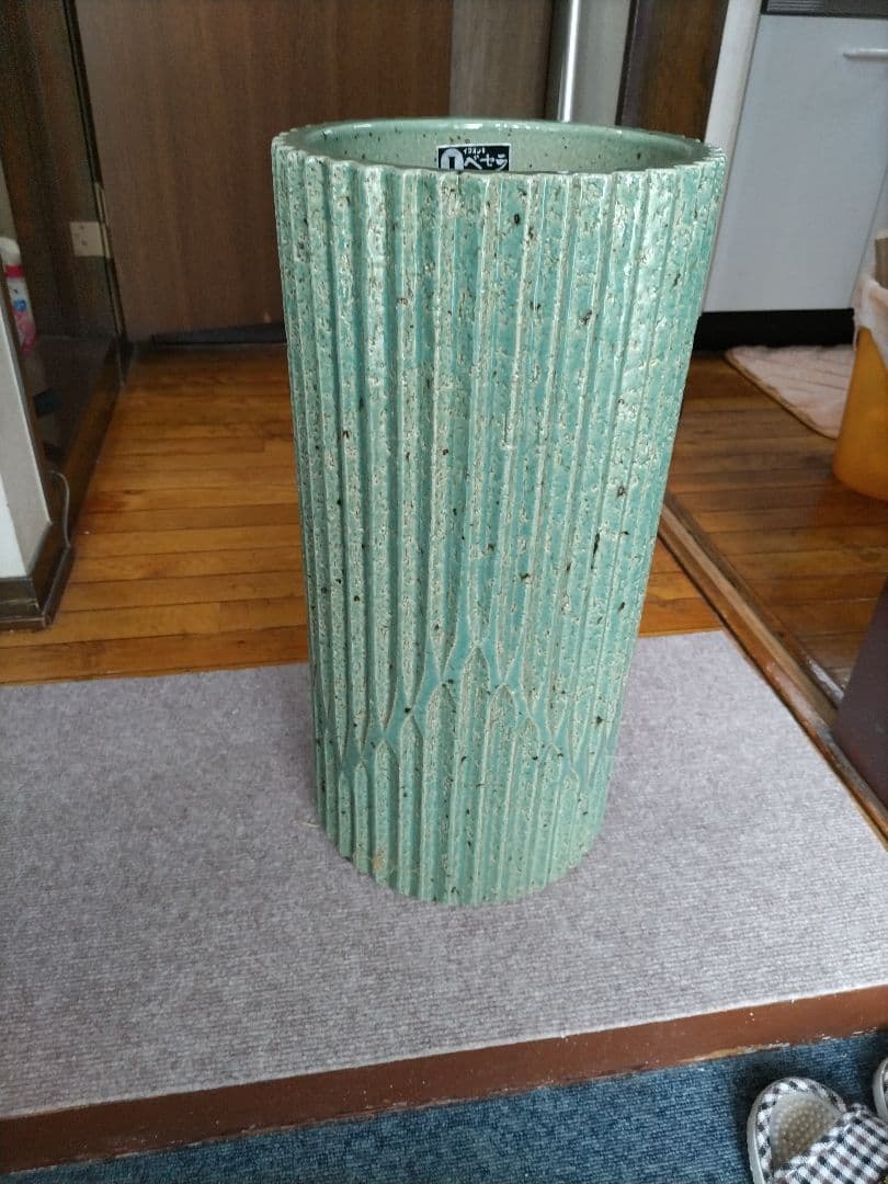 緑色 磁器製 傘立て　岩尾ベセラ