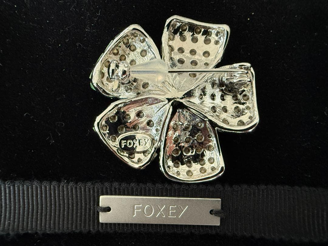 未使用★FOXEY定番のロングセラー ブローチ \"FLEUR\"　お花　マスカット