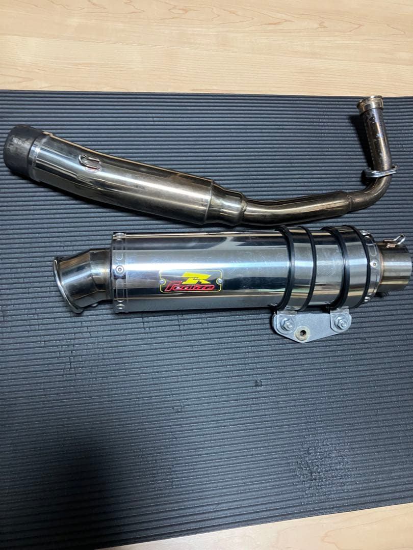 リアライズマフラー 取り付け金具付き