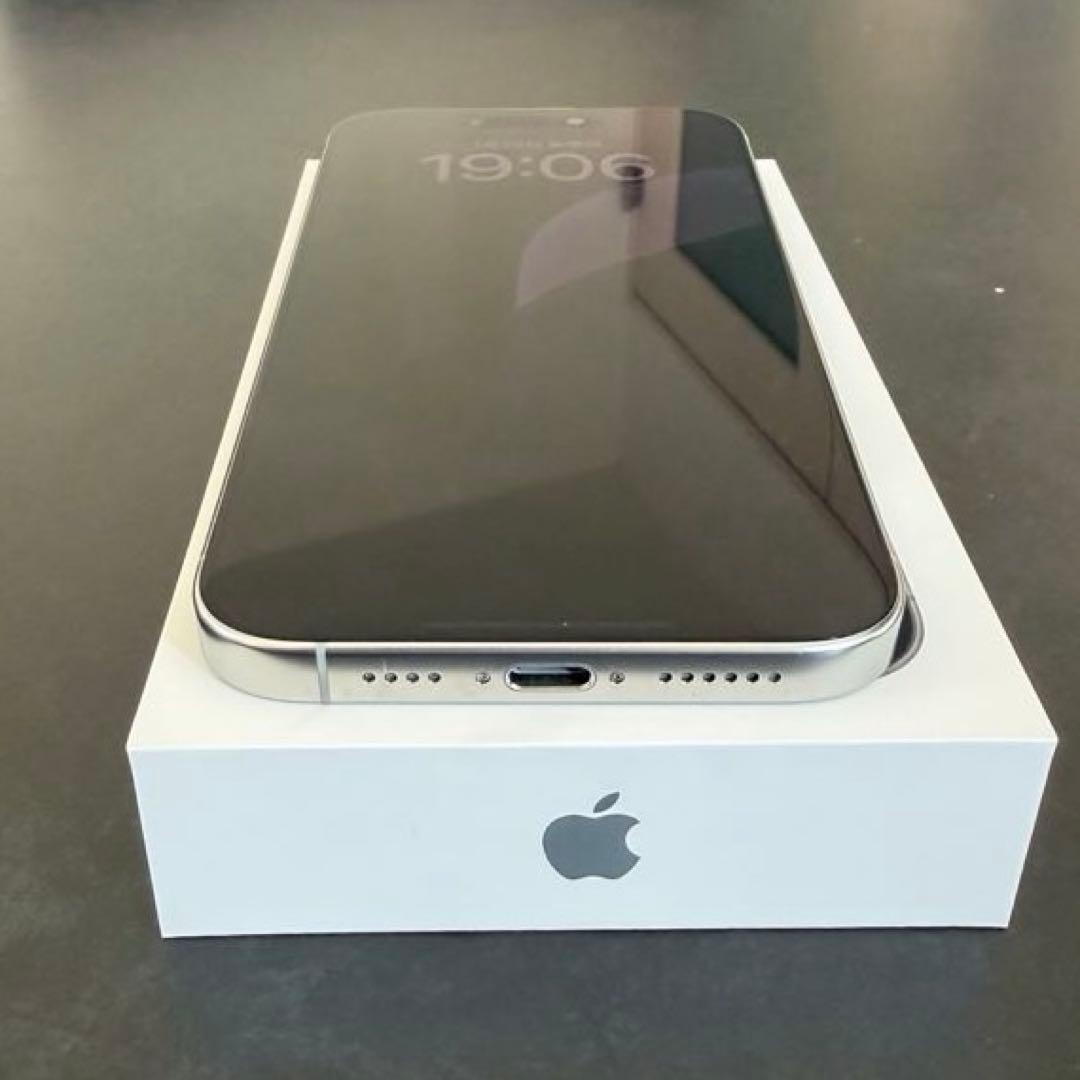 iPhone 16 Pro Max 256GB SIMフリー ホワイトチタニウム