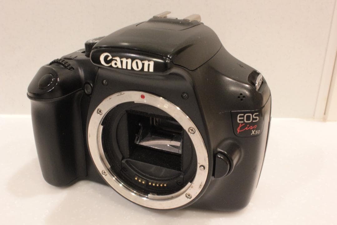 Canon KISS X50 一眼レフカメラ 手振補正、レンズ￼(18-55m)