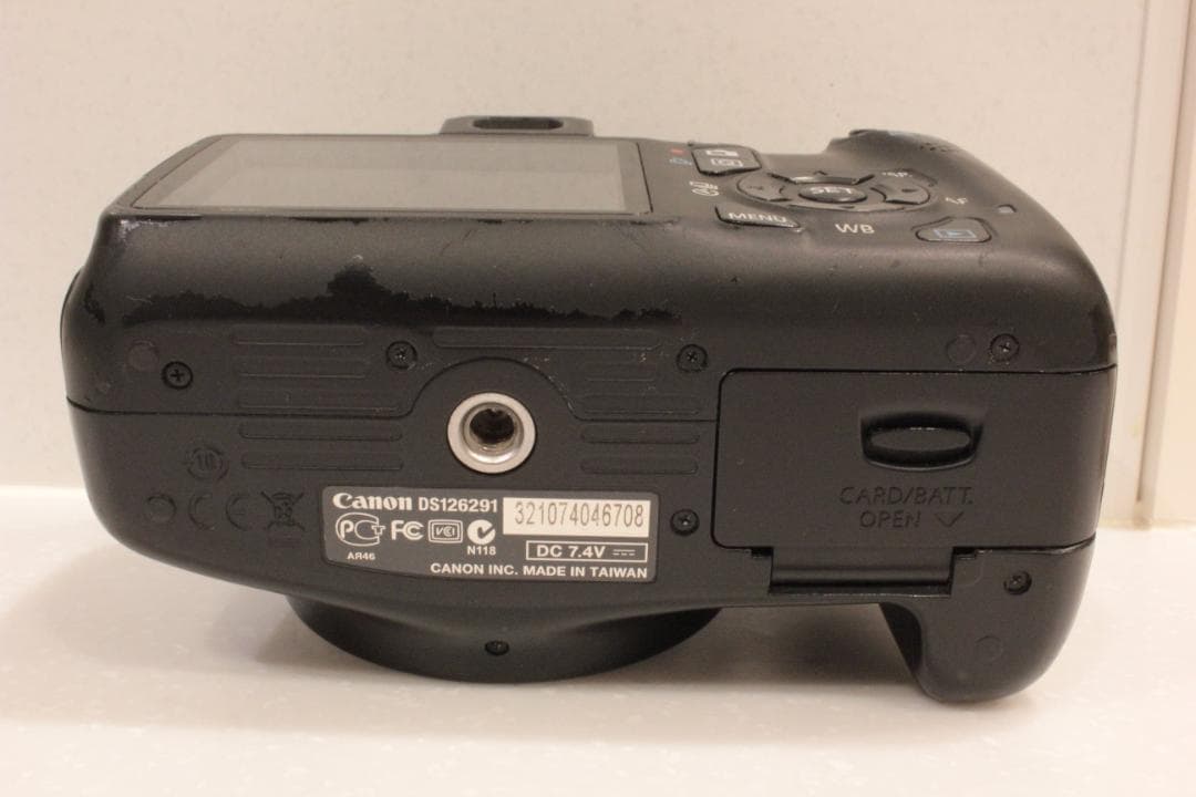 Canon KISS X50 一眼レフカメラ 手振補正、レンズ￼(18-55m)