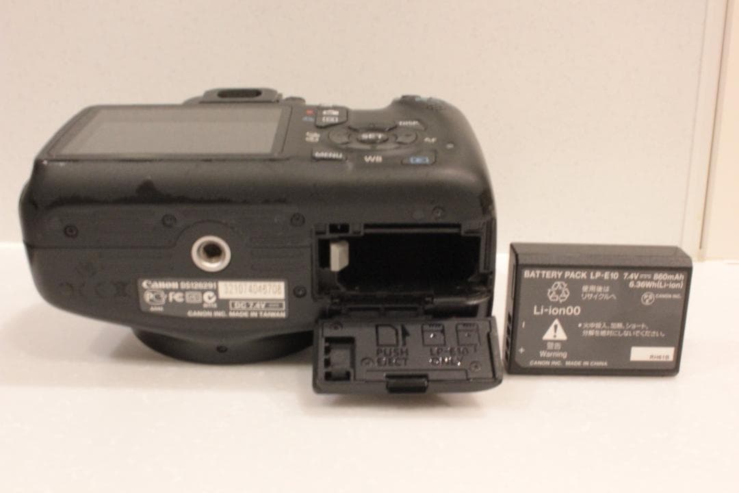 Canon KISS X50 一眼レフカメラ 手振補正、レンズ￼(18-55m)