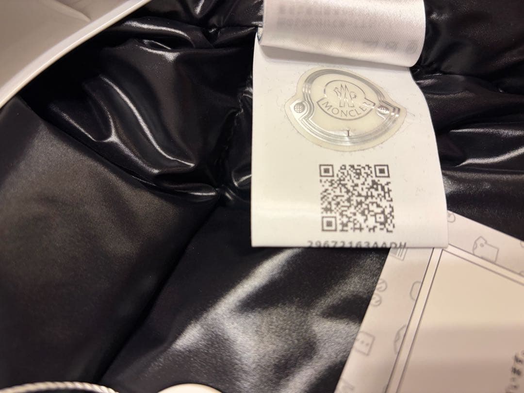 極美品 正規品 MONCLER ブラックダウンジャケット