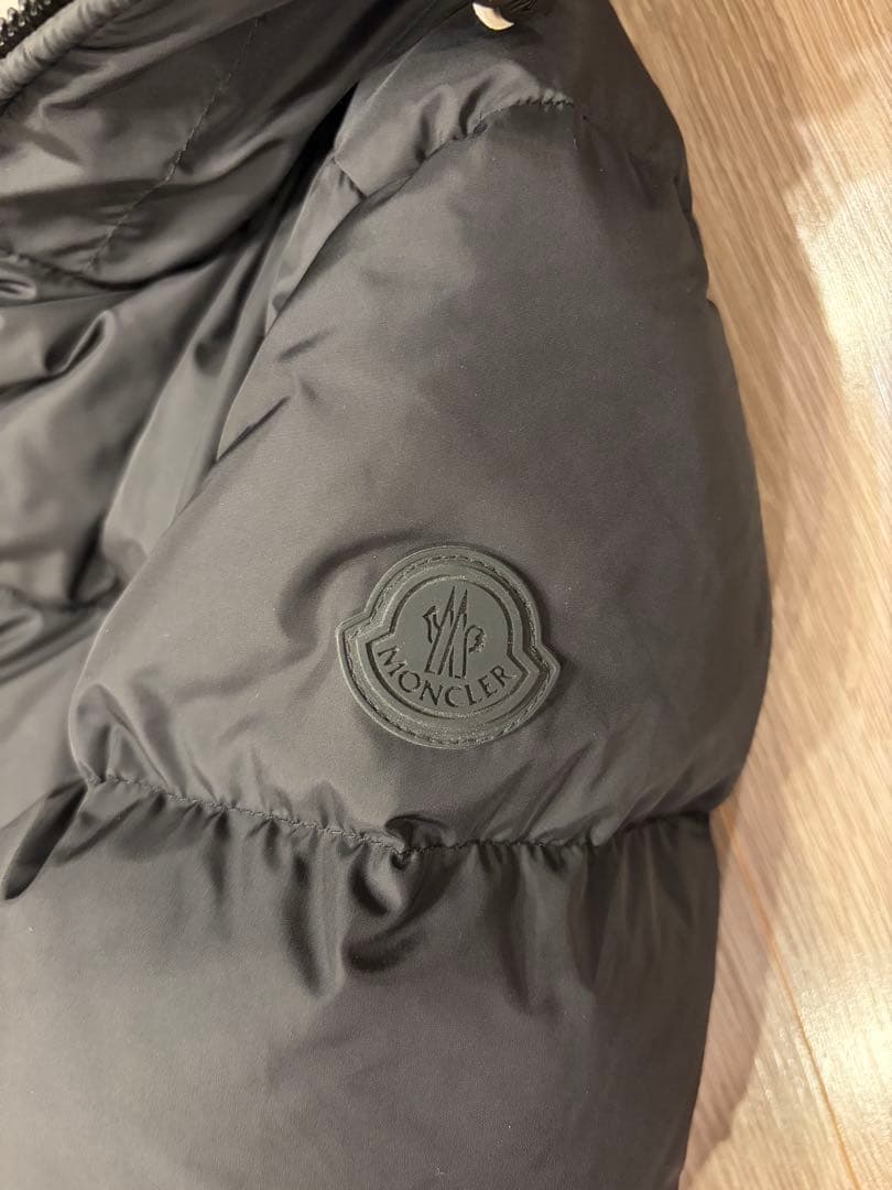 極美品 正規品 MONCLER ブラックダウンジャケット