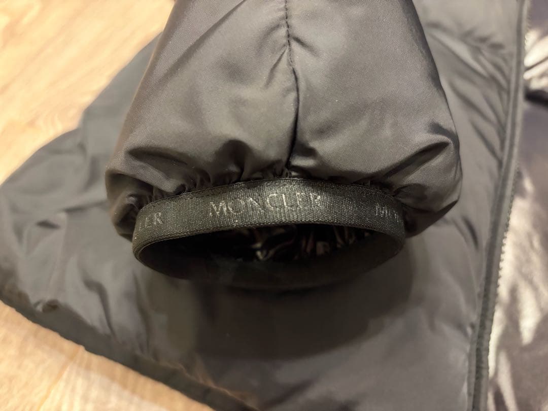 極美品 正規品 MONCLER ブラックダウンジャケット