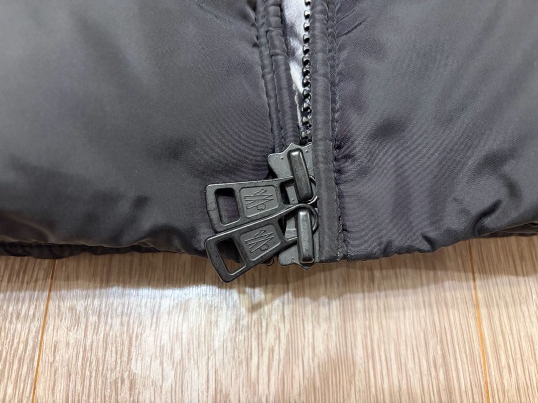 極美品 正規品 MONCLER ブラックダウンジャケット