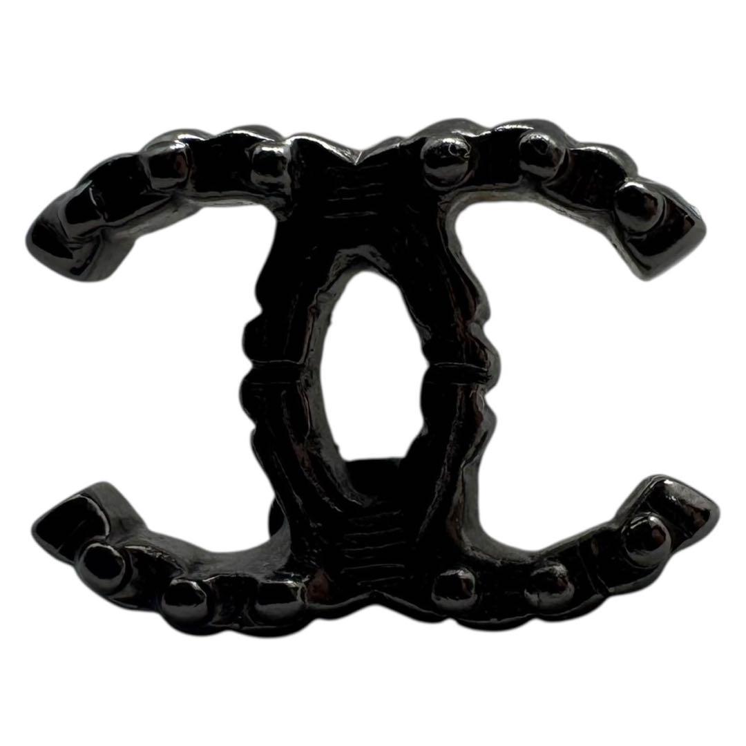 CHANEL ブラック ロゴ ピアス　12A 片方のみ