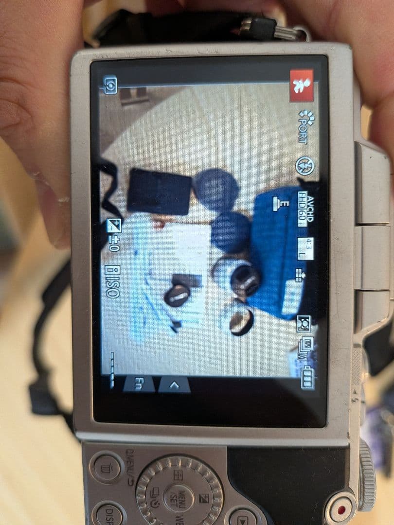 デジカメ　Panasonic LUMIX DMC-GF7 ジャンク品？動作確認☓