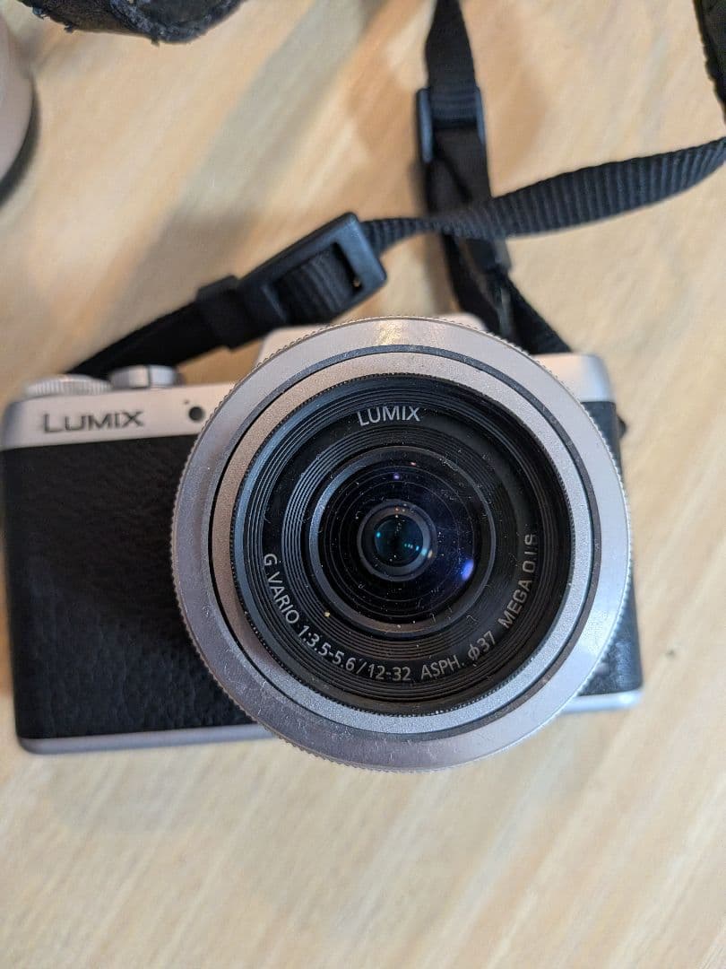デジカメ　Panasonic LUMIX DMC-GF7 ジャンク品？動作確認☓
