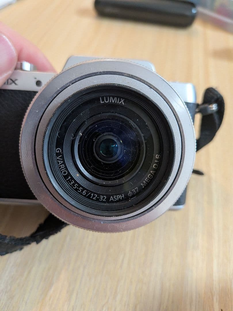 デジカメ　Panasonic LUMIX DMC-GF7 ジャンク品？動作確認☓