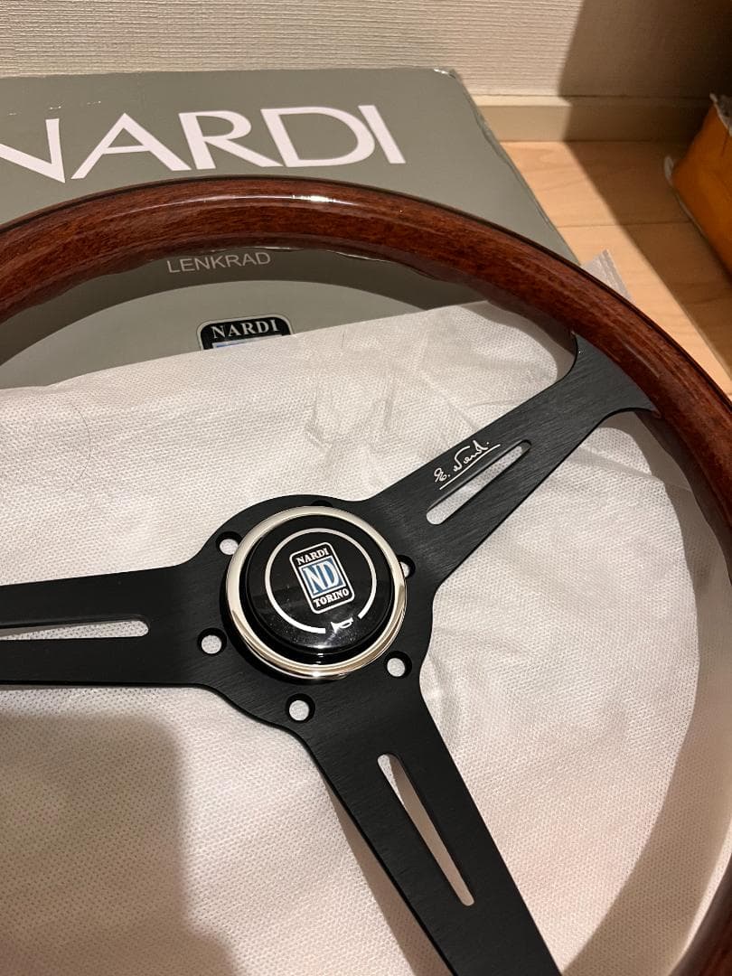 NARDI　 35パイ ステアリング ウッド調/黒色線/黒色　350mm