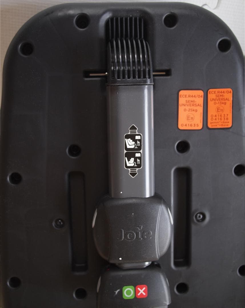 ベース付き JOIE チャイルドシート Stages ISOFIX ジョイー