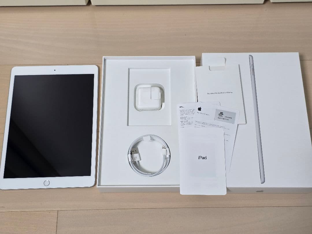 iPad 第7世代 シルバー 32GB Wi-Fiモデル MW752J/A