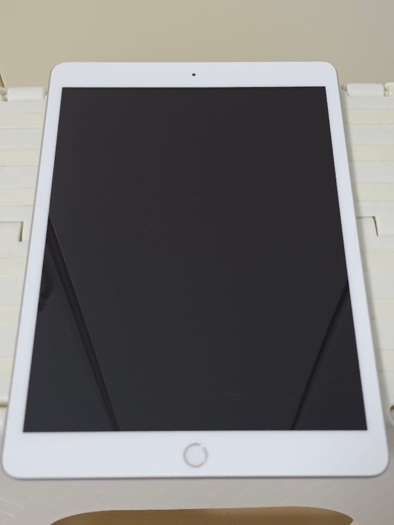 iPad 第7世代 シルバー 32GB Wi-Fiモデル MW752J/A