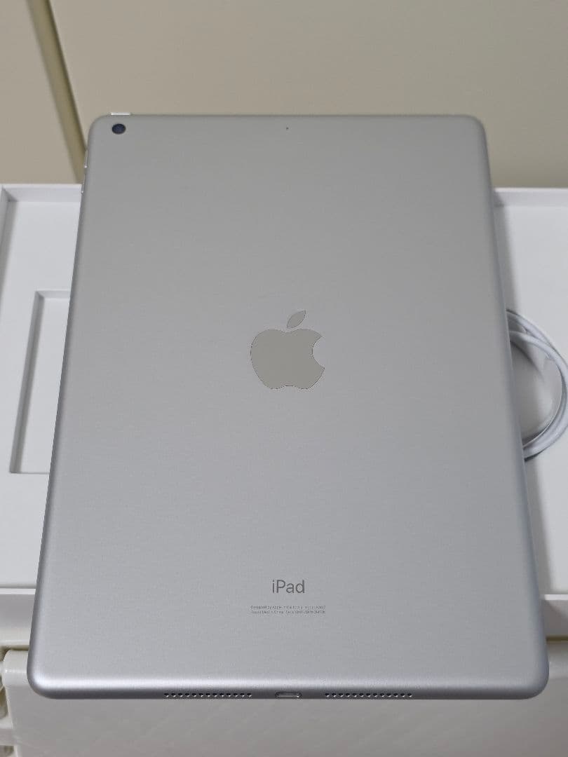 iPad 第7世代 シルバー 32GB Wi-Fiモデル MW752J/A