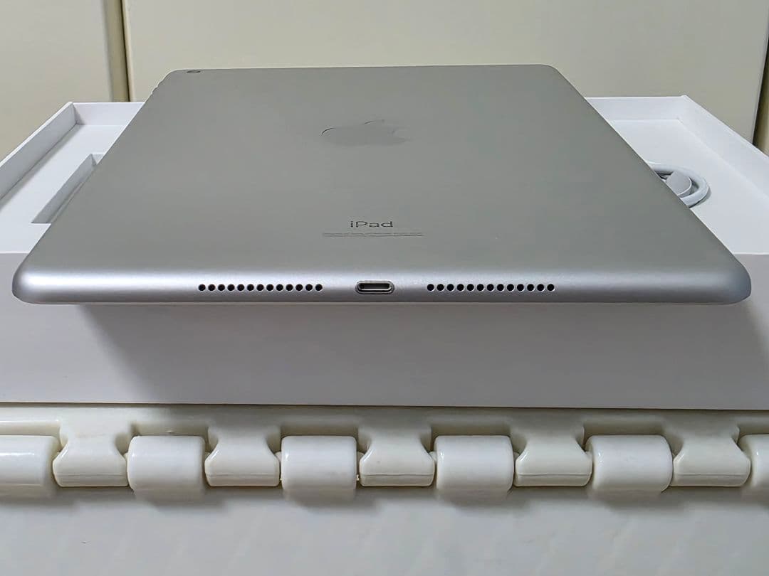 iPad 第7世代 シルバー 32GB Wi-Fiモデル MW752J/A