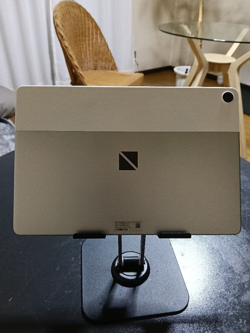 NEC タブレット　LAVIE TAB 10