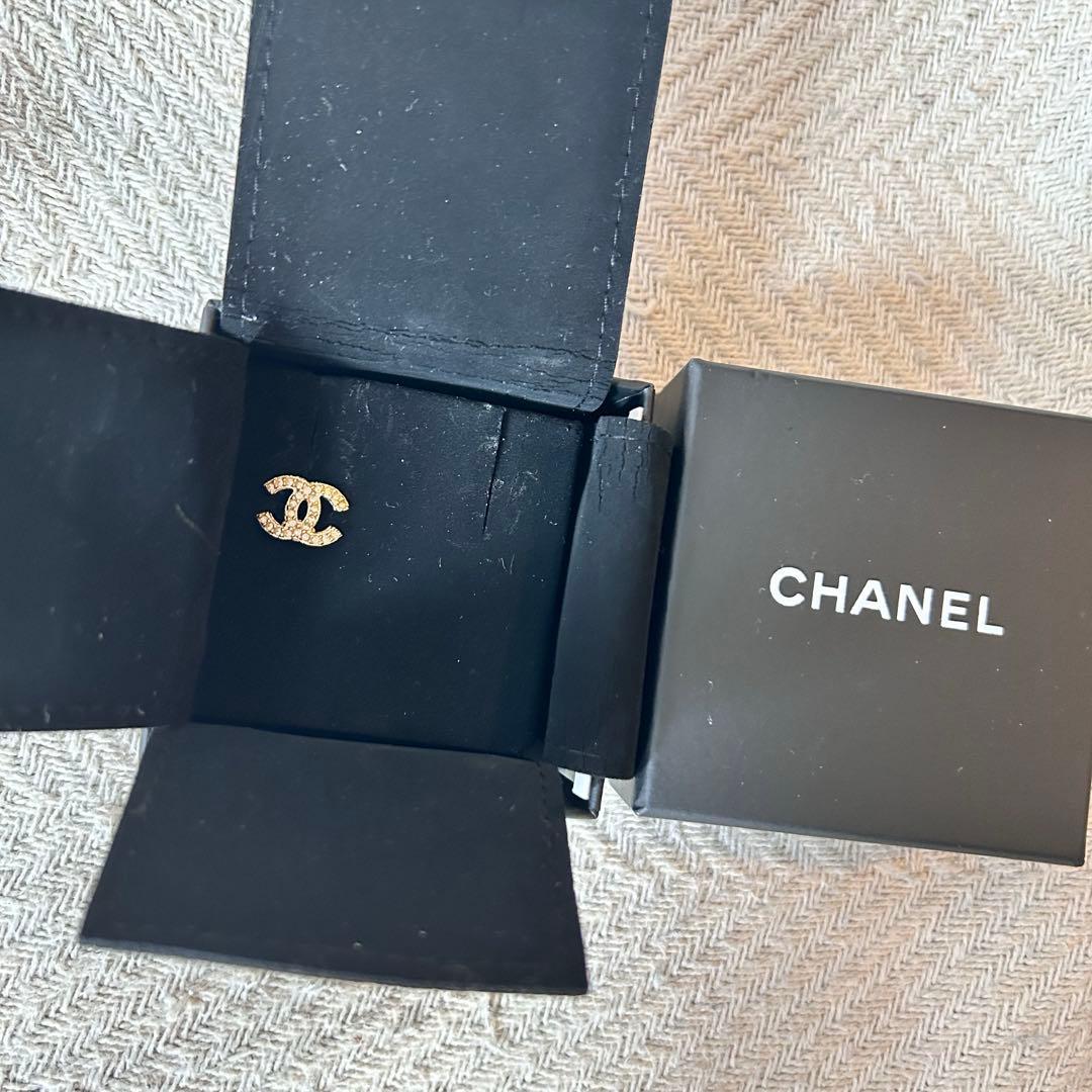 CHANEL ゴールド CCロゴ ピアス(片耳用)